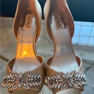 Badgley Mischka Giana Champagne Bridal Wedding Jeweled Satin Pumps Heels 10M